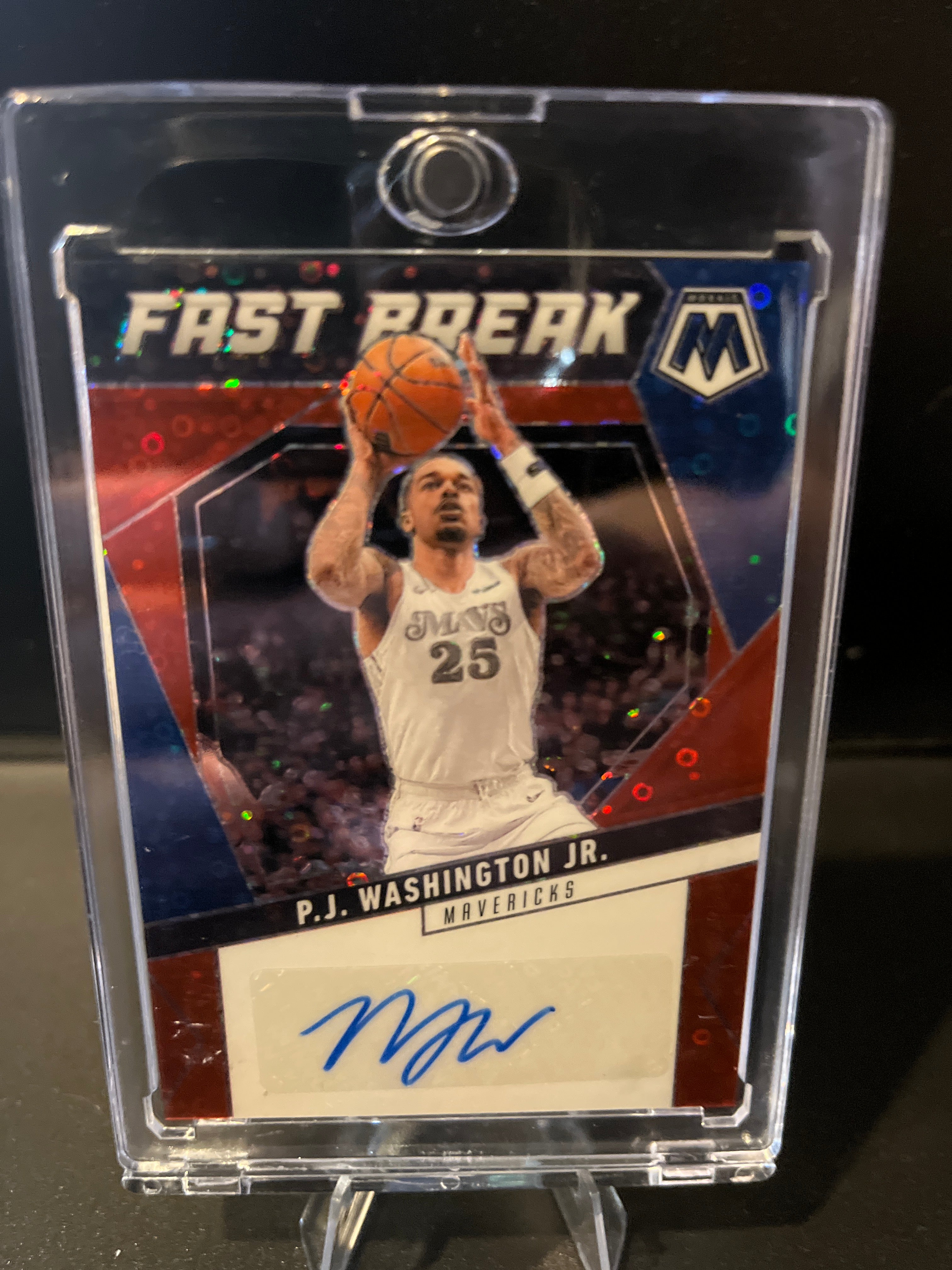2024-2025 Mosaic Basketball P.J. Washington Fast Break Autograph Red and Blue Prizm No. AFB-PJW 12/49