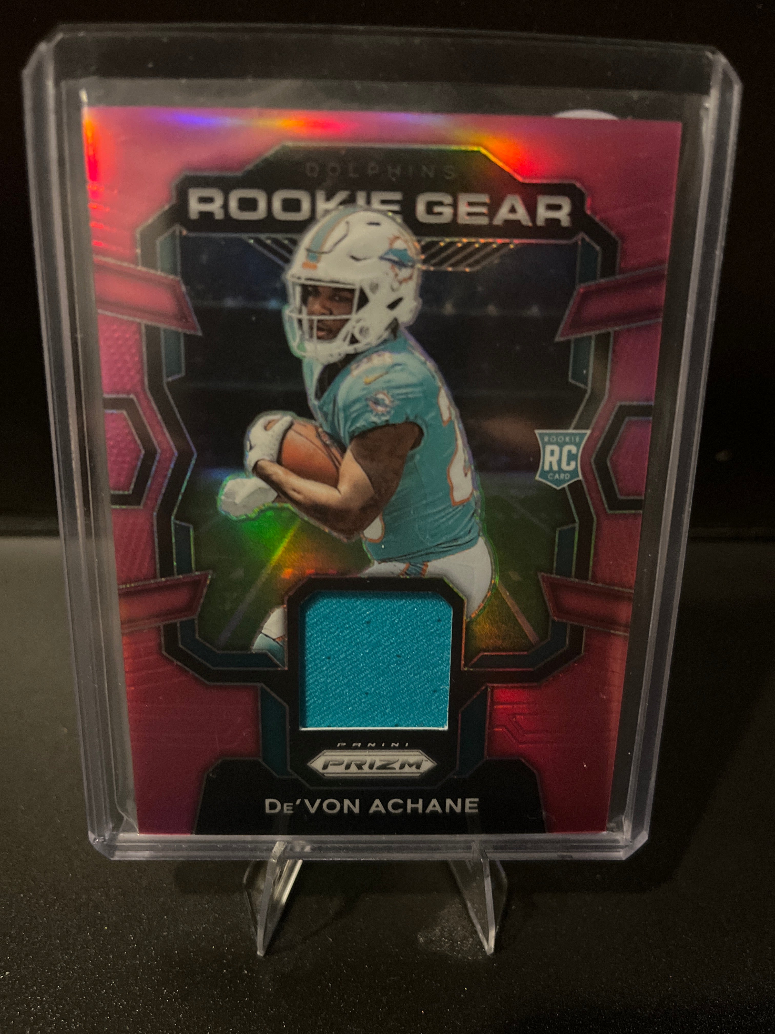 2023 Prizm Football De’Von Achane Rookie Gear Pink Prizm No. RG-DA